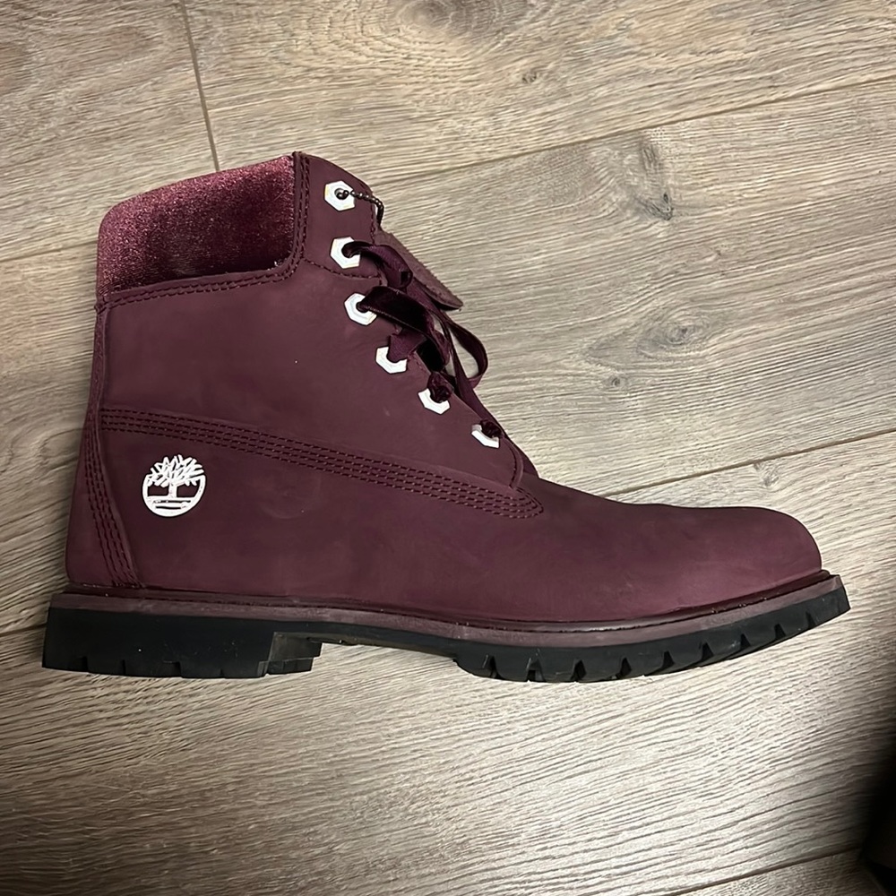 WORN ONCE womens preowned purple velvet timberland boots